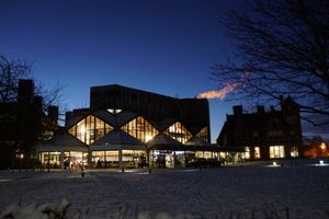 이든 코트 극장