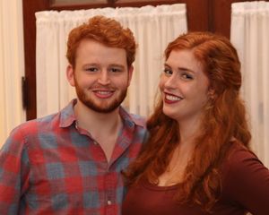 성인 이란성 쌍둥이 자매