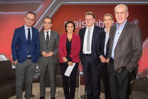 산드라 마이슈베르거의 토크쇼 《maischberger》 출연 (2017년 11월 29일)