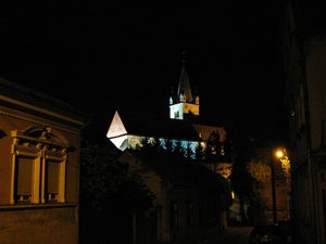 요새 교회는 이 도시에서 가장 오래된 교회이다.