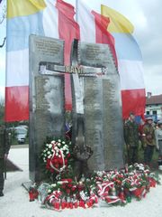 카틴 학살 기념비