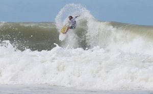 서핑 문화는 해안에 매우 잘 나타나며, 라카노에서 이 분야와 관련된 브랜드(립컬, 빌라봉)가 이 지역에 설립된 이유이다.