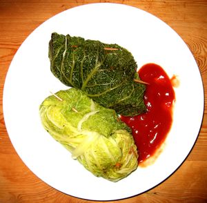 사보이 양배추 잎으로 만든 독일식 Wirsingrouladen