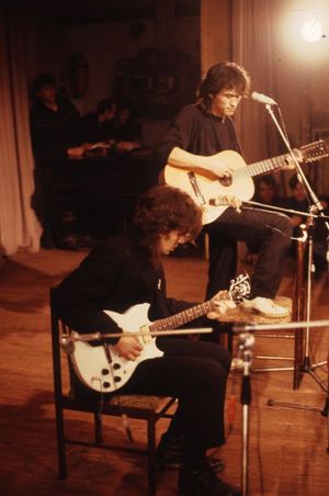 1986년 레닌그라드 콘서트에서 빅토르 최와 유리 카스파리안