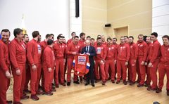 2018년 1월 31일, 대한민국으로 출발하기 전 블라디미르 푸틴 대통령과 만난 러시아 선수들