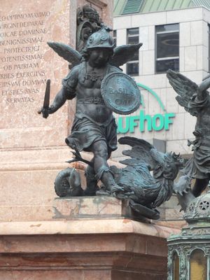 푸토가 바실리스크를 죽이는 모습, 1638년에 세워진 뮌헨의 마리엔소일레에서 스웨덴 점령자와 개신교 이단을 상징함