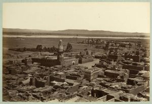 에드푸 신전의 탑문에서 바라본 에드푸 마을