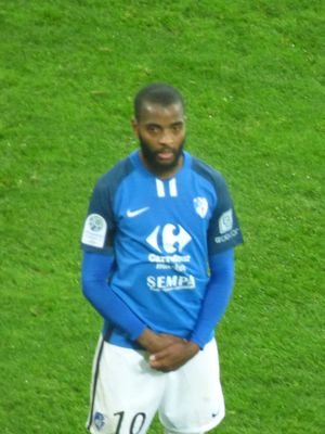 유수프 음창아마는 63경기로 코모로에서 최다 출장 선수이다.