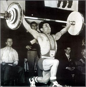 마흐무드 남주(이란)가 밴텀급(56kg) 종목에서 금메달을 획득하는 모습.