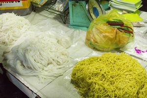 캄보디아 쌀국수와 밀가루 국수