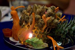 Nem công}} (공작 춘권)은 후에의 유명한 궁중 요리이다.