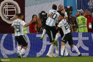 아르헨티나의 로호가 결승골을 넣고 기뻐하고 있다.