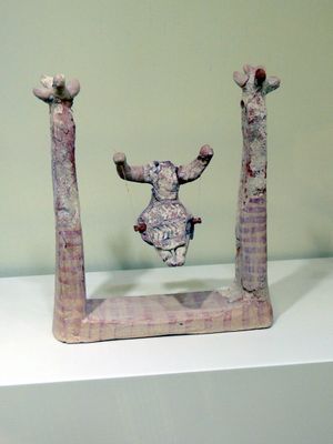 그네에 앉아 있는 여성. 하기아 트리아다, 이라클리온 고고학 박물관, 크레타.