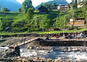 네룸 계곡은 아자드 카슈미르의 관광 명소이다.