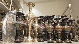 모라다바드의 장인들이 쇼룸에서 만든 디자이너 화분