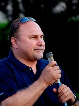 1997년 8월, 배리 트로츠가 내슈빌 프레더터스의 초대 감독으로 임명되었다.