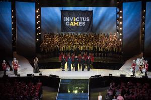 2017년 인빅터스 게임 폐막식 중 국기 게양