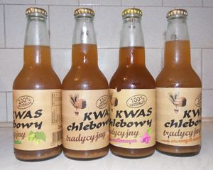 kwas chlebowy}}(크바스).
