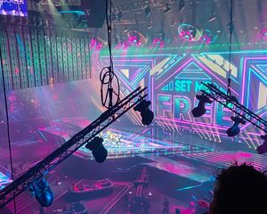 1차 준결승 심사 쇼에서 공연