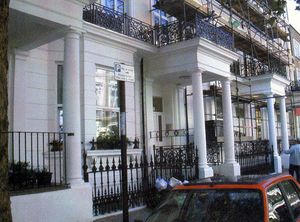 4 트리보버 로드, 얼스 코트