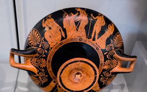 도기 그림에 그려진 반신반사 케크롭스와 에릭토니오스의 탄생. 아티카적화식킬릭스. 기원전 440년에서 435년경.