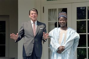 로널드 레이건과 아흐마두 아히조, 1982년 7월