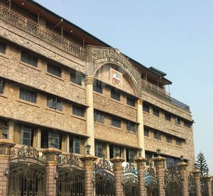 만국 시나고그 교회 정면