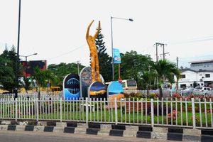 이케자(Ikeja, Lagos)의 펠라 쿠티 동상