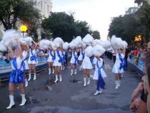 마조레트가 폐막식에서 공연하고 있다.