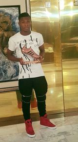 추쿠에제가 2015 FIFA U-17 월드컵 브론즈 부트를 들고 있다