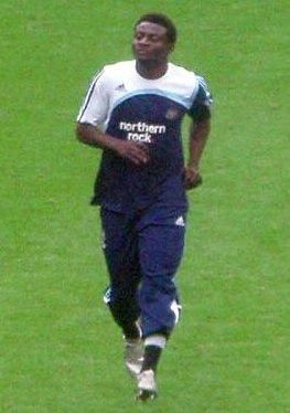 경기 전 몸을 풀고 있는 마르틴스