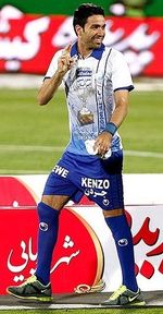 네쿠남이 2012–13 리그 우승을 기념하고 있다.