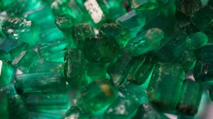 에메랄드 결정