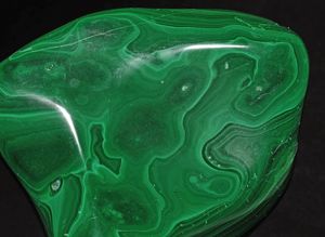 공작석은 페르시아 그린 색상이다.