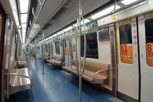 5호선 열차의 관절형 객차. 더 큰 수송 능력을 제공한다.