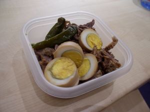 달걀을 곁들인 장조림