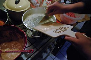 도마에서 긁어 만드는 수동 방식