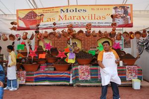 산 페드로 아토크판에서 몰레 혼합물을 판매하는 모습