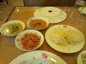 인디 아빠(스트링 호퍼)와 카레 아침 식사