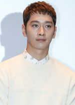 영화 레드 카펫 기자 간담회에서의 황찬성, 2014년