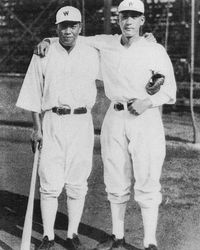 와세다 대학 야구부 시절의 나카지마 하루야스(왼쪽, 1928년)