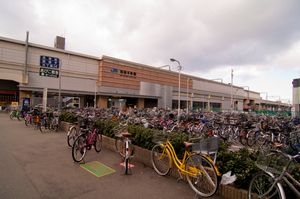 고가화된 아비코마치역 부근의 풍경 (2012년 5월)