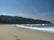 토런스 비치는 팔로스 버디스 반도와 레돈도 비치 사이에 있으며, 산타 모니카 만에 위치해 있다.