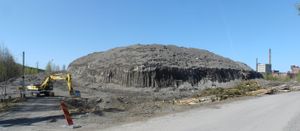 탐페레의 적설 처리장. 모래와 흙이 쌓여 있다.