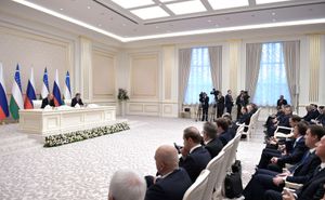 현대적인 공동 기자 회견은 보통 쿡사로이의 홀에서 열린다.