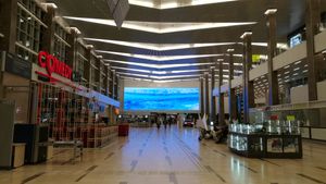 새 터미널 내부 (체크인 구역)