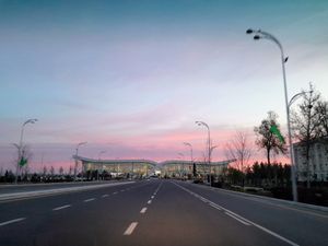 사마르칸트 국제공항으로 가는 길, 2023