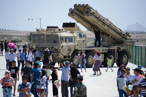 PHL-03 다연장 로켓 발사기.