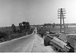 1941년 7월 리비우 근처 도로에서 파괴된 KV-1 중전차