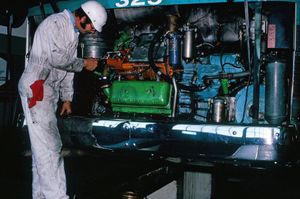 디트로이트 디젤 6V71과 앨리슨 V-Drive 변속기가 장착된 AC Transit GM 뉴룩 버스